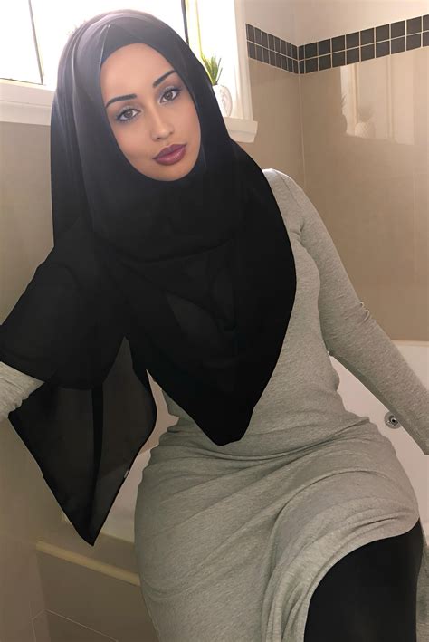 nude muslim women|Meet the first hijab